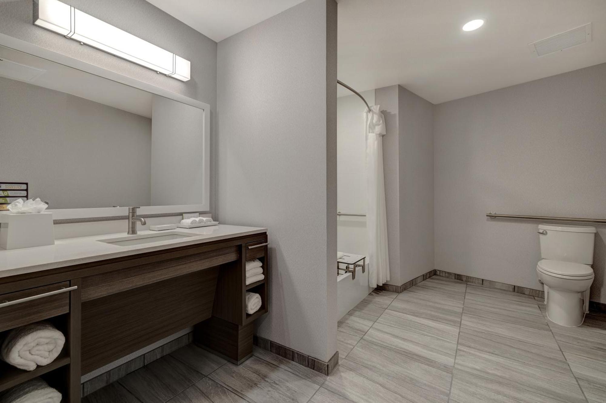 Home2 Suites By Hilton 페탈루마 객실 사진